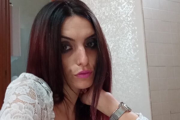 Giovane mamma muore carbonizzata in casa, è giallo sulla morte di Ylenia: “Doveva andare dalla figlia”