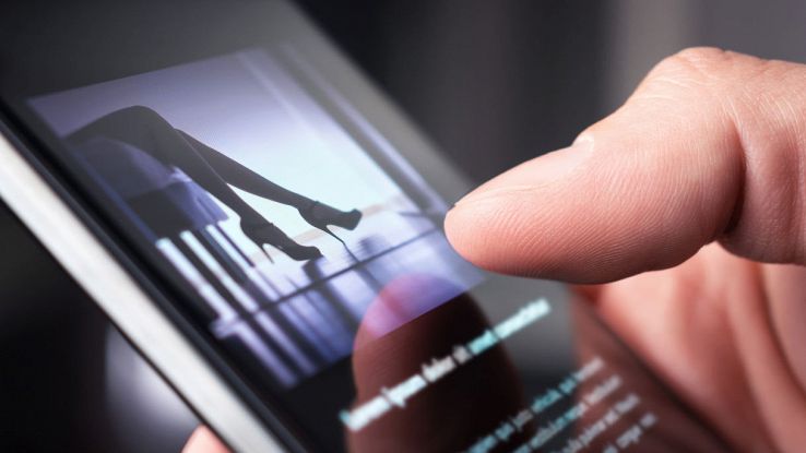 Foto intime sui social per vendetta, l’incubo vissuto da una ragazzina: “Vi prego aiutatemi”