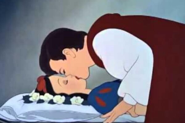 Il bacio di Biancaneve a Disneyland è “un caso” solo in Italia: la censura inventata da giornali e politici Il bacio di Biancaneve a Disneyland è “un caso” solo in Italia: la censura inventata da giornali e politici
