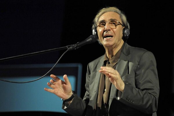 Le canzoni più celebri di Franco Battiato, da ‘La cura’ a ‘Centro di gravità permanente’ Le canzoni più celebri di Franco Battiato, da ‘La cura’ a ‘Centro di gravità permanente’