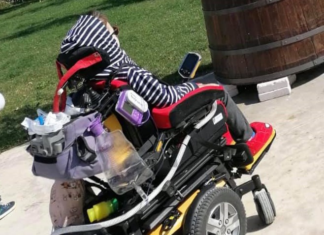 Christian, malato di Sma a 9 anni ha bisogno di cure: “Ha diritto a vivere ma le istituzioni sono assenti”