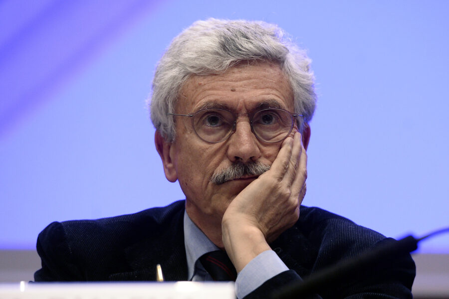 La Fondazione dei socialisti europei accusa D’Alema: “Deve restituire 500mila euro”