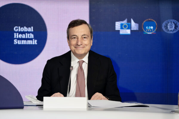 Vaccini e riaperture, Draghi lancia la fase tre: il rilancio Vaccini e riaperture, Draghi lancia la fase tre: il rilancio