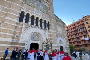 Testaccio, la processione fa il giro del Rione: folla ed emozioni per la Madonna