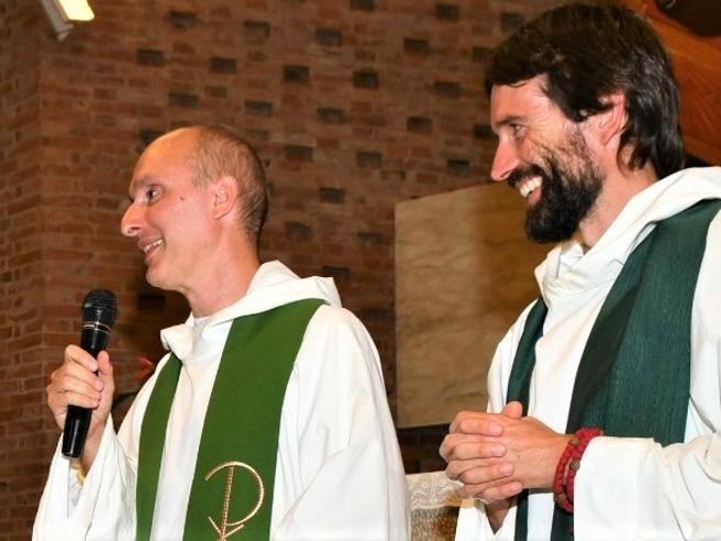 Don Samuele a sinistra e don David a destra (foto umbriaOn)