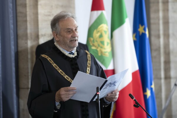 La Consulta contro gli show dei Pm: “Conferenze stampa delle Procure calpestano il principio di non colpevolezza”