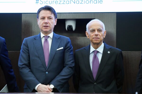 Vecchione, Burke e lo IOR: la rete segreta di Giuseppe Conte che creò l’asse con la Lega Vecchione, Burke e lo IOR: la rete segreta di Giuseppe Conte che creò l’asse con la Lega