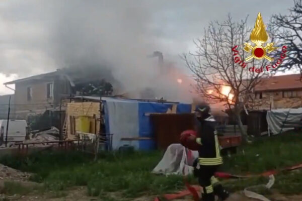 Gubbio, esplosione in un capannone: due morti e tre feriti