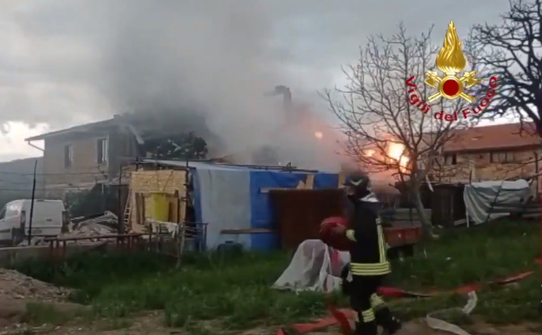 Gubbio, esplosione in un capannone: due morti e tre feriti