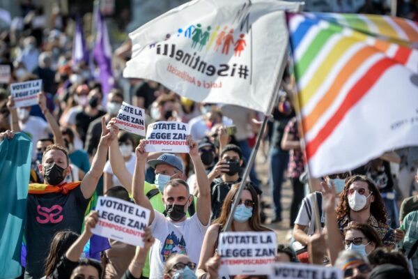 Mobilitazione per il ddl Zan, sit-in in 50 città italiane