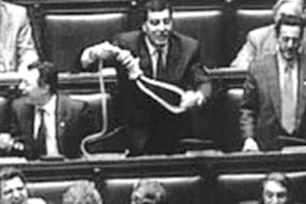 Dal cappio in Parlamento alla svolta garantista di Di Maio: storia di 28 anni di giustizialismo