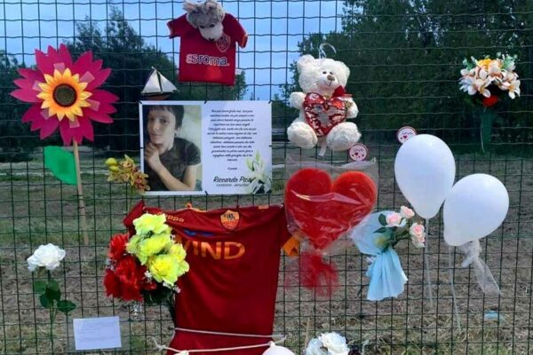 Rubata la maglia della Roma del ragazzo morto, mobilitazione social per Riccardo