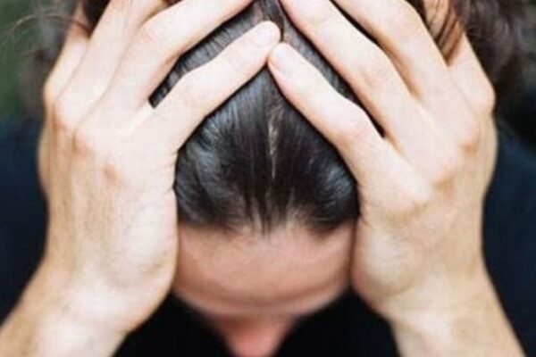 La madre disperata per il figlio tossicodipendente e il nonno che spacciava con la nipotina: “Conta i soldi, sono tanti”