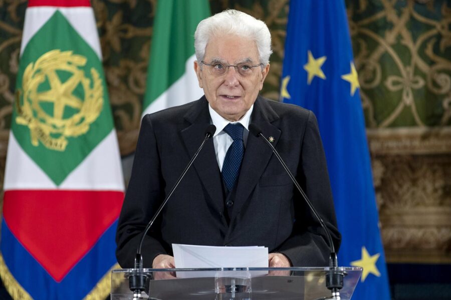 Mattarella chiude al secondo mandato: “Sono vecchio, tra 8 mesi mi posso riposare”