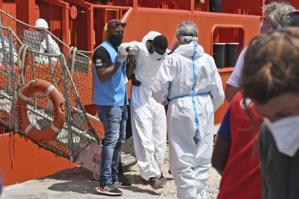 “I migranti mai da soli”, Draghi zittisce la Lega