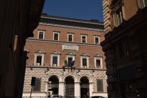 Nord e Sud più lontani per colpa della giustizia a doppia velocità