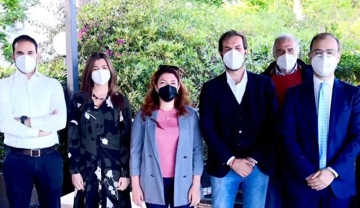 Pd e M5s insieme alle comunali a Napoli: l’alleanza sancita in un bar a Posillipo