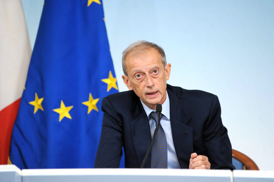 Intervista a Piero Fassino: “Senza migranti l’Europa è spacciata”