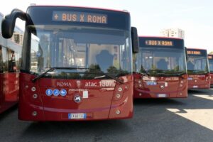 Atac, ecco i nuovi bus per Roma Atac, ecco i nuovi bus per Roma