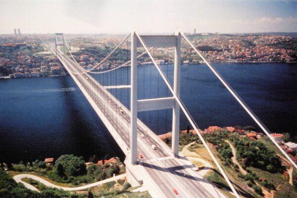 Stretto di Messina, Rixi: “Il Ponte costerà 13,5 miliardi di euro. Evitare extraprofitti”