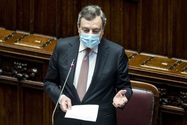Draghi alla Camera: “Per riaperture approccio graduale, nessun migrante sarà lasciato solo”