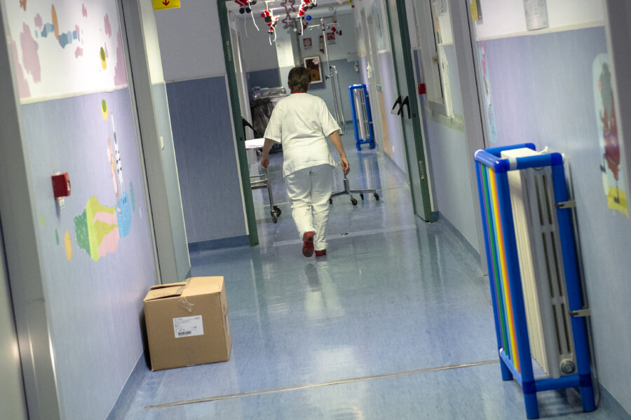 Tragedia del Mottarone, le condizioni del piccolo Eitan: “Ha cominciato a mangiare”