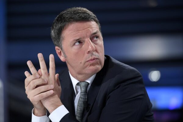 Renzi indagato per finanziamento illecito: nel mirino i contratti per il documentario ‘Firenze secondo me’