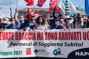 Campania, il dramma di 30mila migranti in attesa di permesso di soggiorno