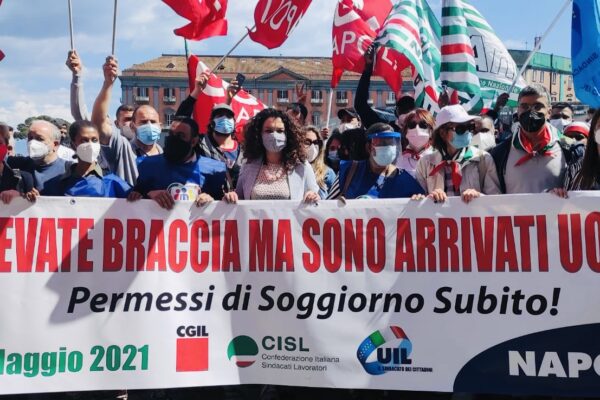 Campania, il dramma di 30mila migranti in attesa di permesso di soggiorno Campania, il dramma di 30mila migranti in attesa di permesso di soggiorno