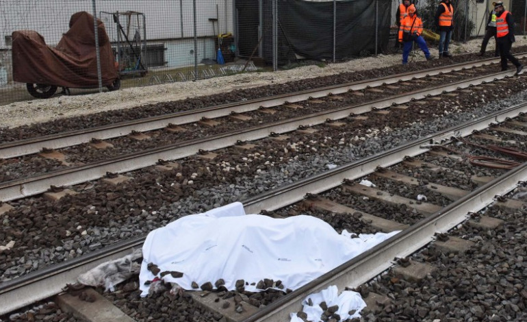 Uomo travolto e ucciso da treno mentre attraversa binari