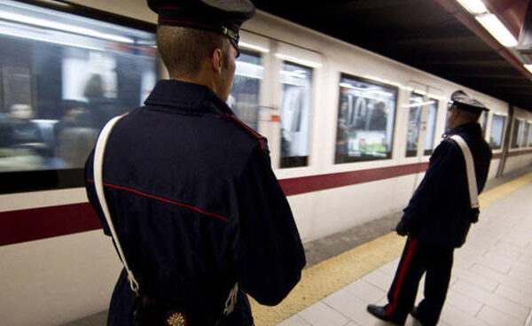 Roma metro B, arrestato il maniaco seriale: si masturbava davanti alle donne