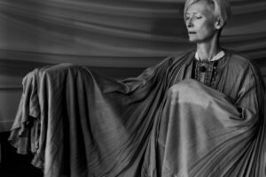 Embodying Pasolini, la performance di Tilda Swinton con i costumi per le opere di PPP