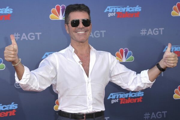Chi è Simon Cowell, il creatore di X Factor che potrebbe diventare manager dei Maneskin