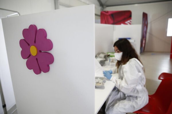 Richiamo AstraZeneca: campagna da rifare per le seconde dosi con Pfizer e Moderna