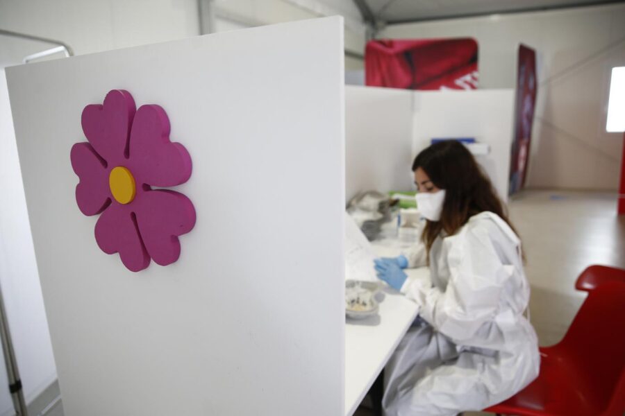 Richiamo AstraZeneca: campagna da rifare per le seconde dosi con Pfizer e Moderna