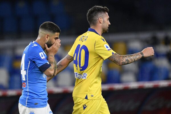 I partiti come i calciatori: silenzio stampa sui problemi veri di Napoli