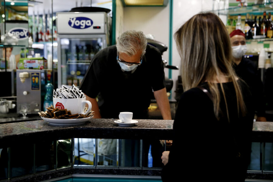 Decreto Sostegni bis, bonifici ancora fermi dal 16 giugno: ‘scomparsi’ gli aiuti alle imprese promessi dal governo