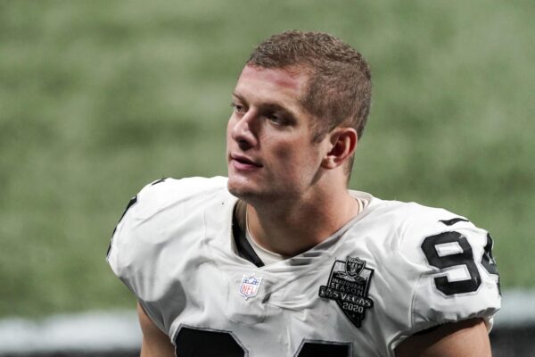 Chi è Carl Nassib, il primo giocatore della Nfl in attività a fare coming out