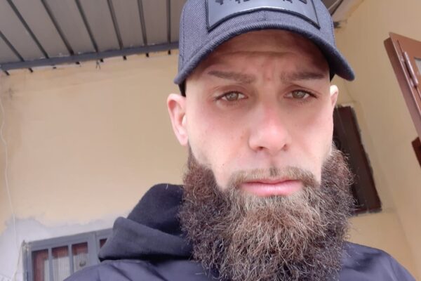 Agguato di camorra a Napoli: uomo ammazzato mentre guida lo scooter