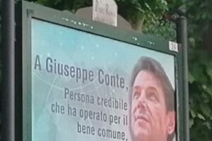 A Roma nord spuntano i manifesti per Giuseppe Conte. Ma giallo sul committente