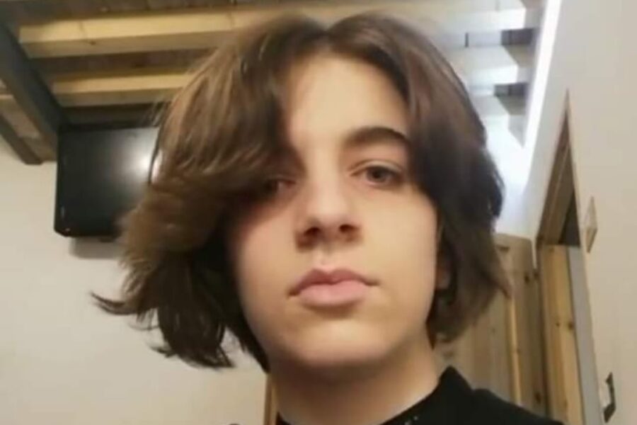 Chiara Gualzetti trovata morta in una scarpata: sul corpo della 16enne coltellate e lesioni, indagato coetaneo