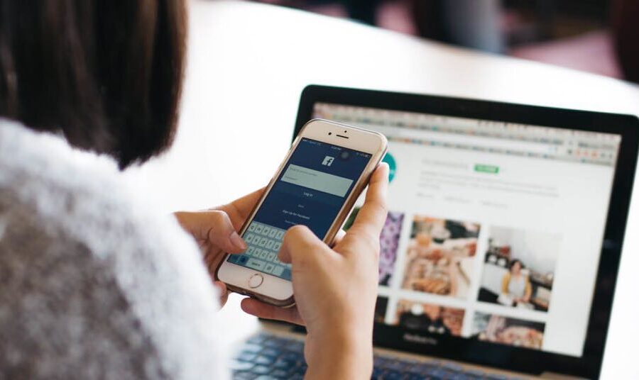 Dalla chat all’incubo in auto, 18enne denuncia abusi: “Violentata in un parcheggio”