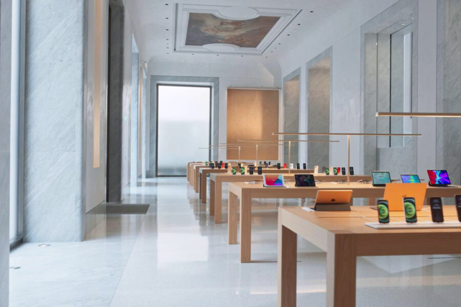Apple sbarca a via del Corso, a Roma al posto del Caffè Aragno