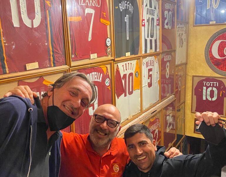 David Pizarro con Francesco Testa e Alessandro Angeloni del Messaggero