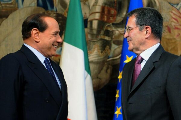 Perizia psichiatrica a Berlusconi, Prodi contro il manicomio dei giudici: “Una follia”