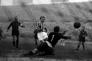 Chi era Giampiero Boniperti, simbolo della Juventus: “Vincere non è importante, è l’unica cosa che conta” Chi era Giampiero Boniperti, simbolo della Juventus: “Vincere non è importante, è l’unica cosa che conta”
