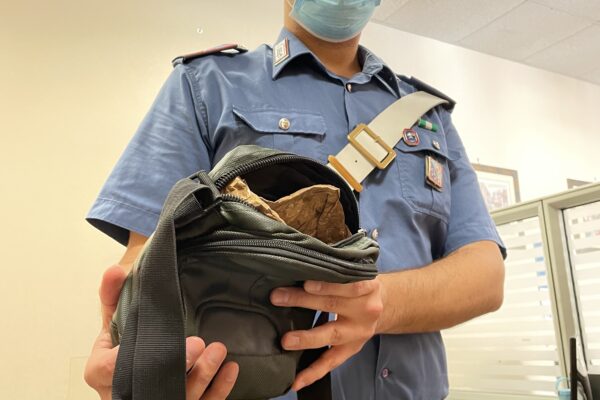 Col borsello schermato per rubare occhiali e capi firmati: presi i fratelli Lupin