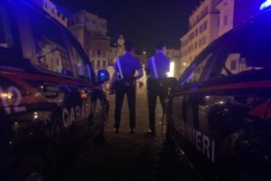 Stretta sulla movida, nuova guerriglia a Campo de’ Fiori: ferito un carabiniere