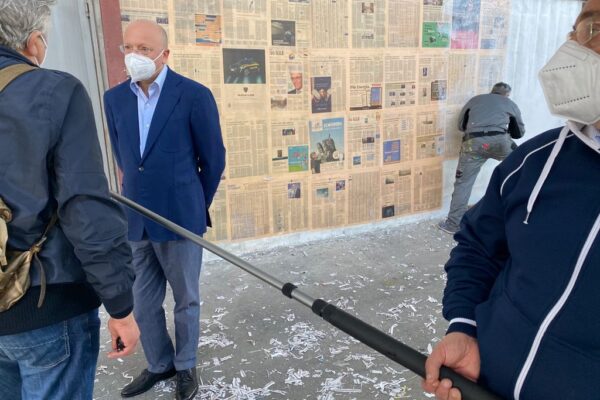 Salerno letteratura, il presidente di Arti Grafiche Boccia dona una scultura dell’artista Vincenzo Vavuso