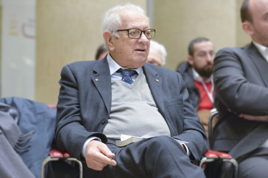 Intervista a Luigi Berlinguer: “Sui gay la Chiesa sbaglia, il Vaticano teme un rischio inesistente”